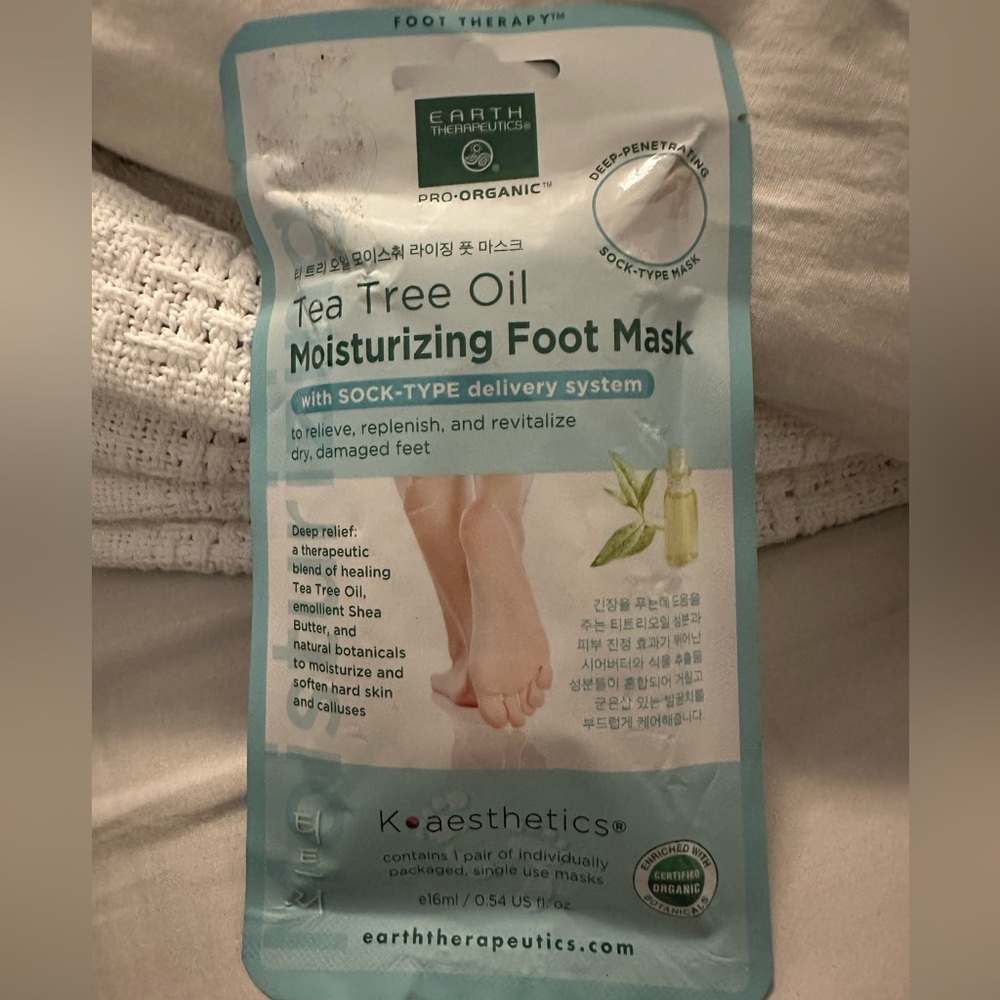 Earth Therapeutics tea tree oil moisturizing foot mask